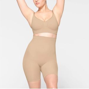 Skims brand new - seamless sculpt mid thigh short